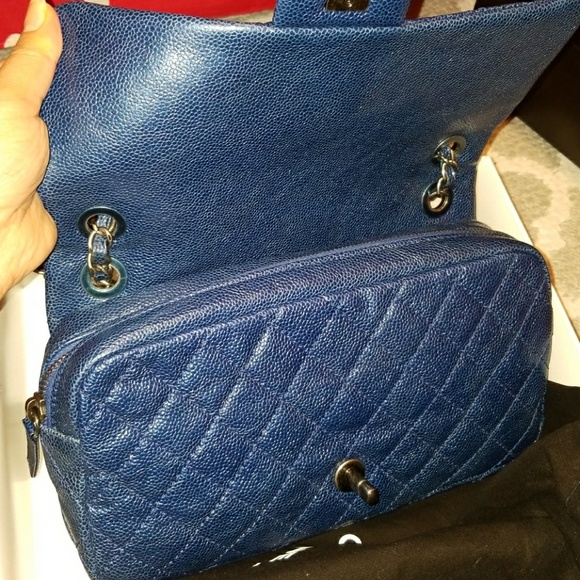 AUTHENTIC Chanel Irridescent Caviar - Picture 4 of 10